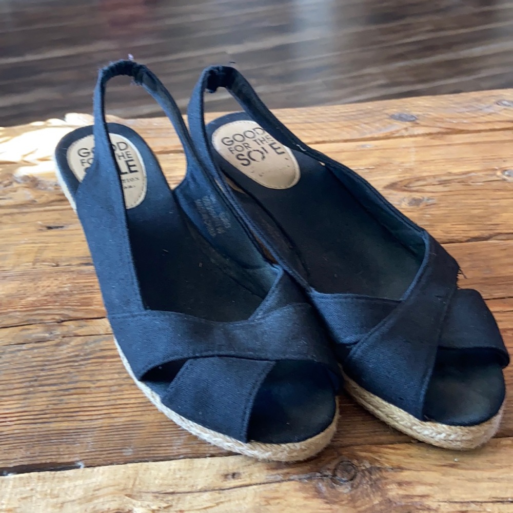 Black wedges